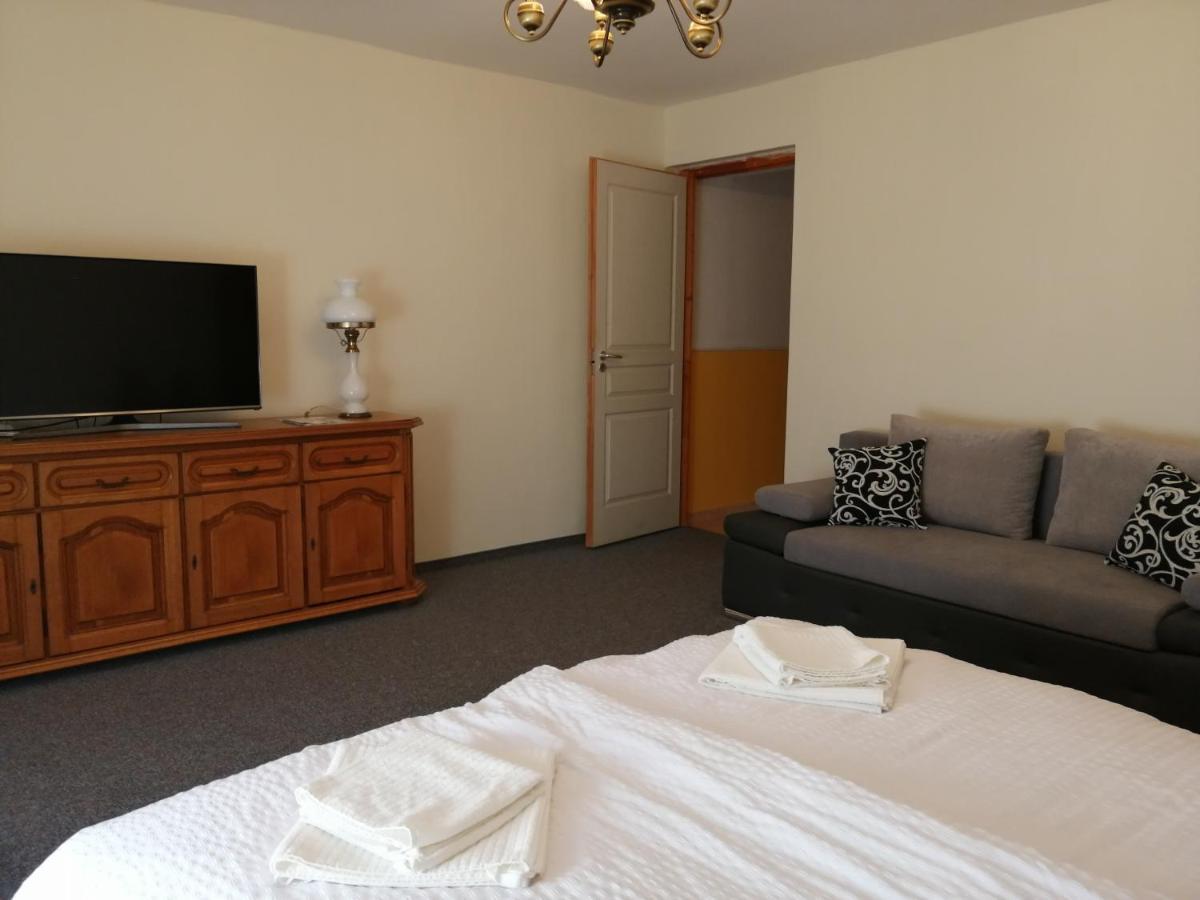 Flora Apartmanok Kehidakustány 외부 사진